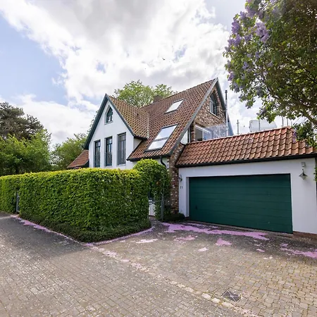 Ferienhaus Rügenbrise Mit Seeblick Direkt Am Wasser Zudar