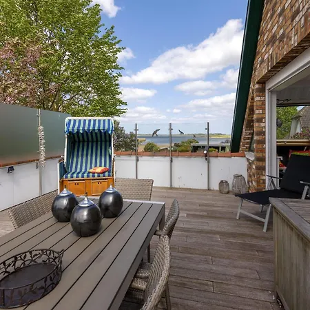 Rügenbrise Mit Seeblick Direkt Am Wasser Ferienhaus Zudar