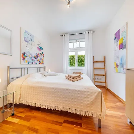 Rügenbrise Mit Seeblick Direkt Am Wasser Ferienhaus Zudar