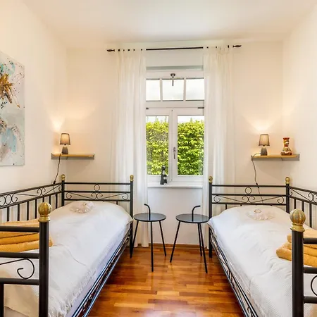 Ferienhaus Rügenbrise Mit Seeblick Direkt Am Wasser Zudar