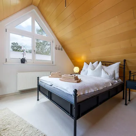 Rügenbrise Mit Seeblick Direkt Am Wasser Ferienhaus *