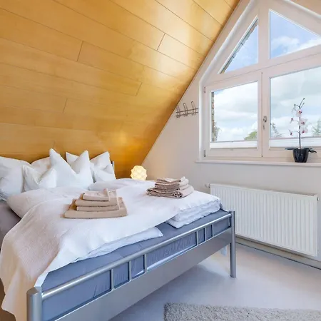 Rügenbrise Mit Seeblick Direkt Am Wasser Ferienhaus