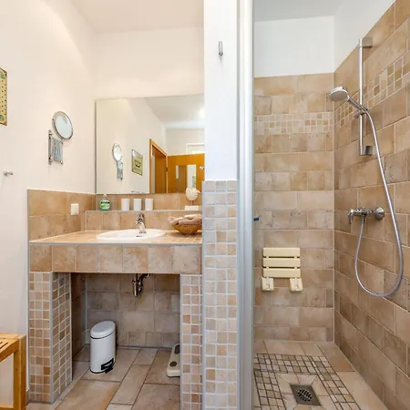 Rügenbrise Mit Seeblick Direkt Am Wasser Ferienhaus Zudar