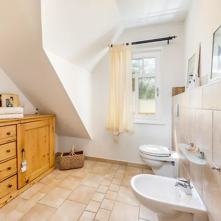 Rügenbrise Mit Seeblick Direkt Am Wasser Ferienhaus Zudar