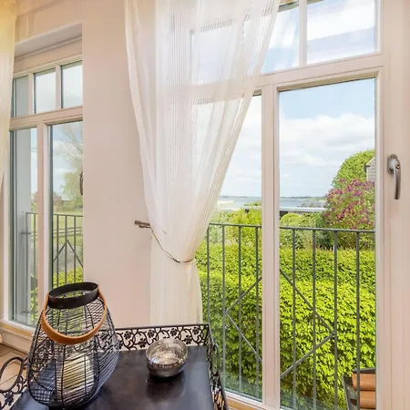 Rügenbrise Mit Seeblick Direkt Am Wasser Ferienhaus Zudar