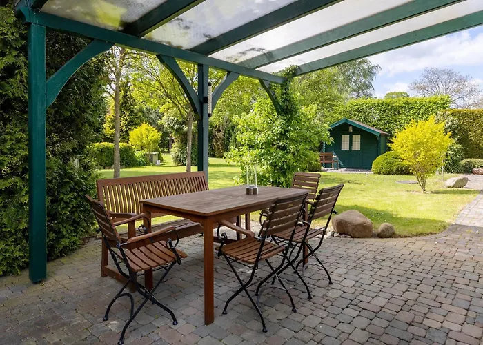 Ferienhaus-ruegenbrise-mit-seeblick-und-5-baedern