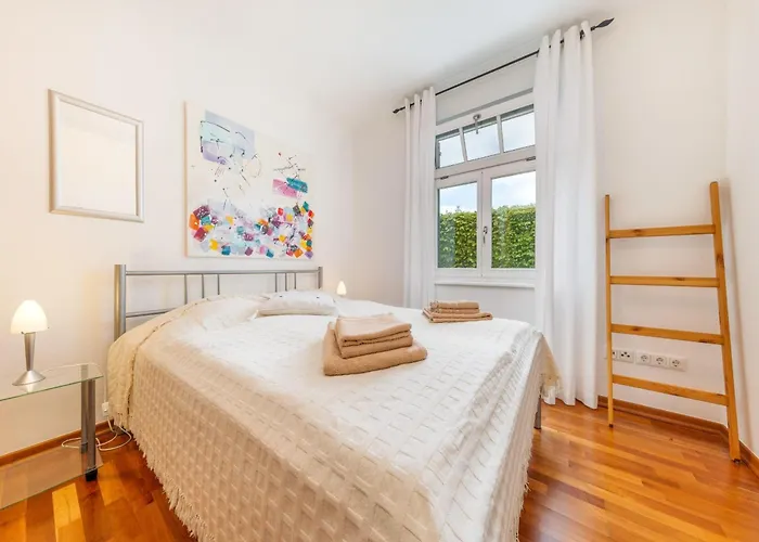 Ferienhaus-ruegenbrise-mit-seeblick-und-5-baedern Hébergement de vacances *