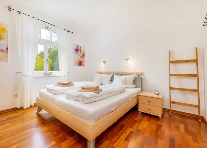 Hébergement de vacances Ferienhaus-ruegenbrise-mit-seeblick-und-5-baedern *