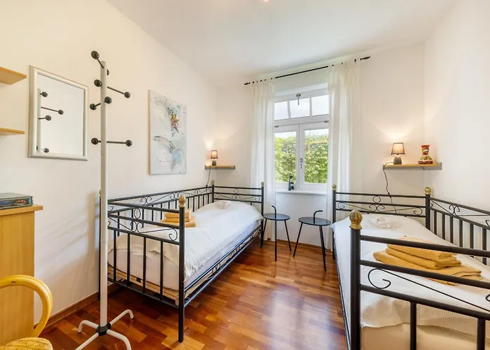 Ferienhaus-ruegenbrise-mit-seeblick-und-5-baedern Zudar