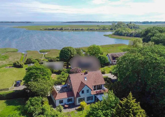 Hébergement de vacances Ferienhaus-ruegenbrise-mit-seeblick-und-5-baedern