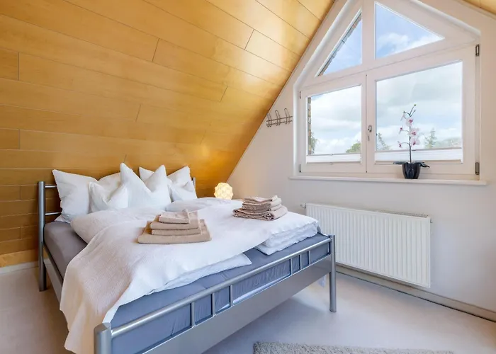 Ferienhaus-ruegenbrise-mit-seeblick-und-5-baedern Hébergement de vacances