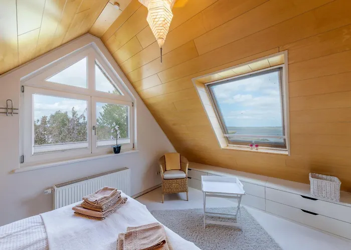 Ferienhaus-ruegenbrise-mit-seeblick-und-5-baedern Hébergement de vacances *