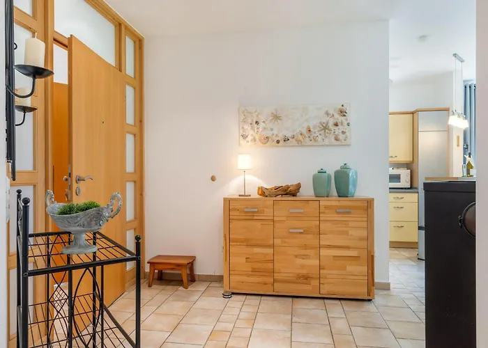 Ferienhaus-ruegenbrise-mit-seeblick-und-5-baedern