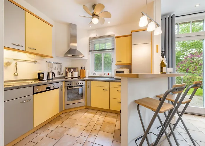 Ferienhaus-ruegenbrise-mit-seeblick-und-5-baedern