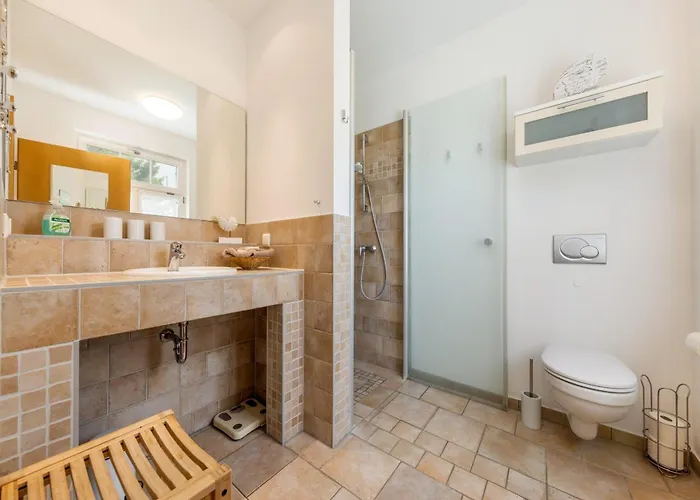 Ferienhaus-ruegenbrise-mit-seeblick-und-5-baedern