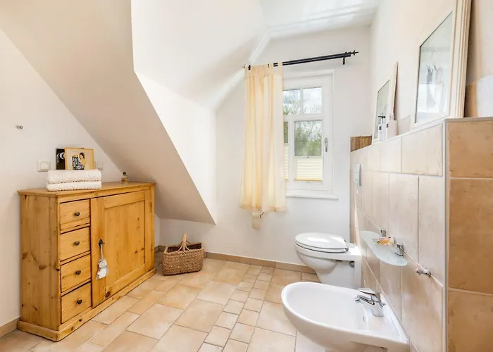 Ferienhaus-ruegenbrise-mit-seeblick-und-5-baedern Hébergement de vacances Zudar