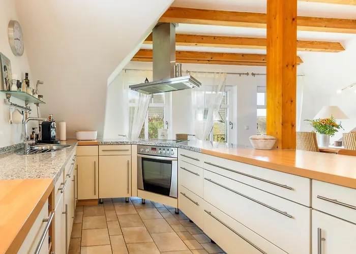 Ferienhaus-ruegenbrise-mit-seeblick-und-5-baedern Hébergement de vacances Zudar